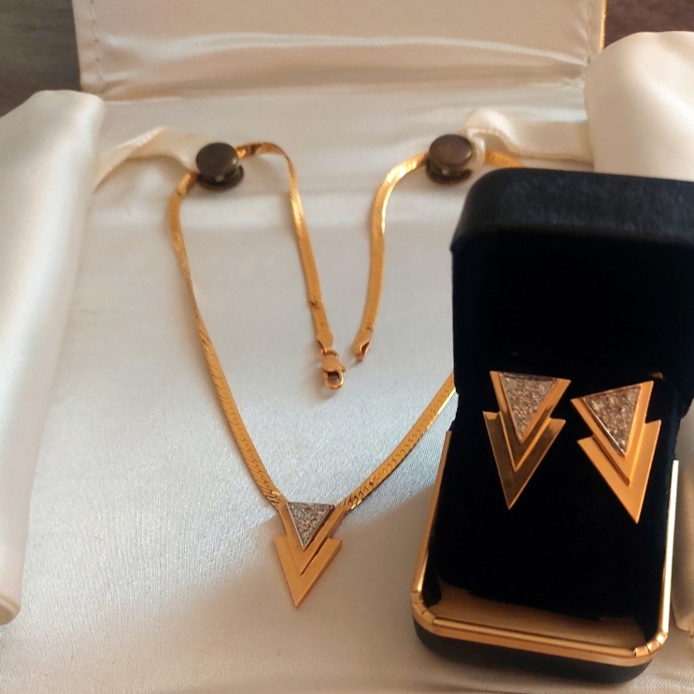 Elegant Gold Geometric Necklace and Earring Set